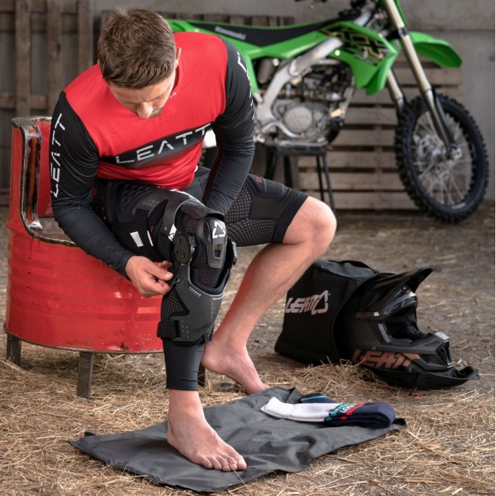 Ortezy Leatt X-Frame Hybrid (2021/2022)